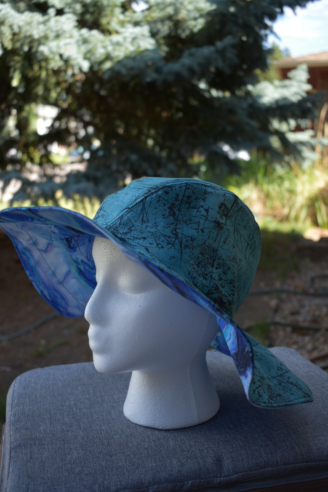 Reversible sun hat